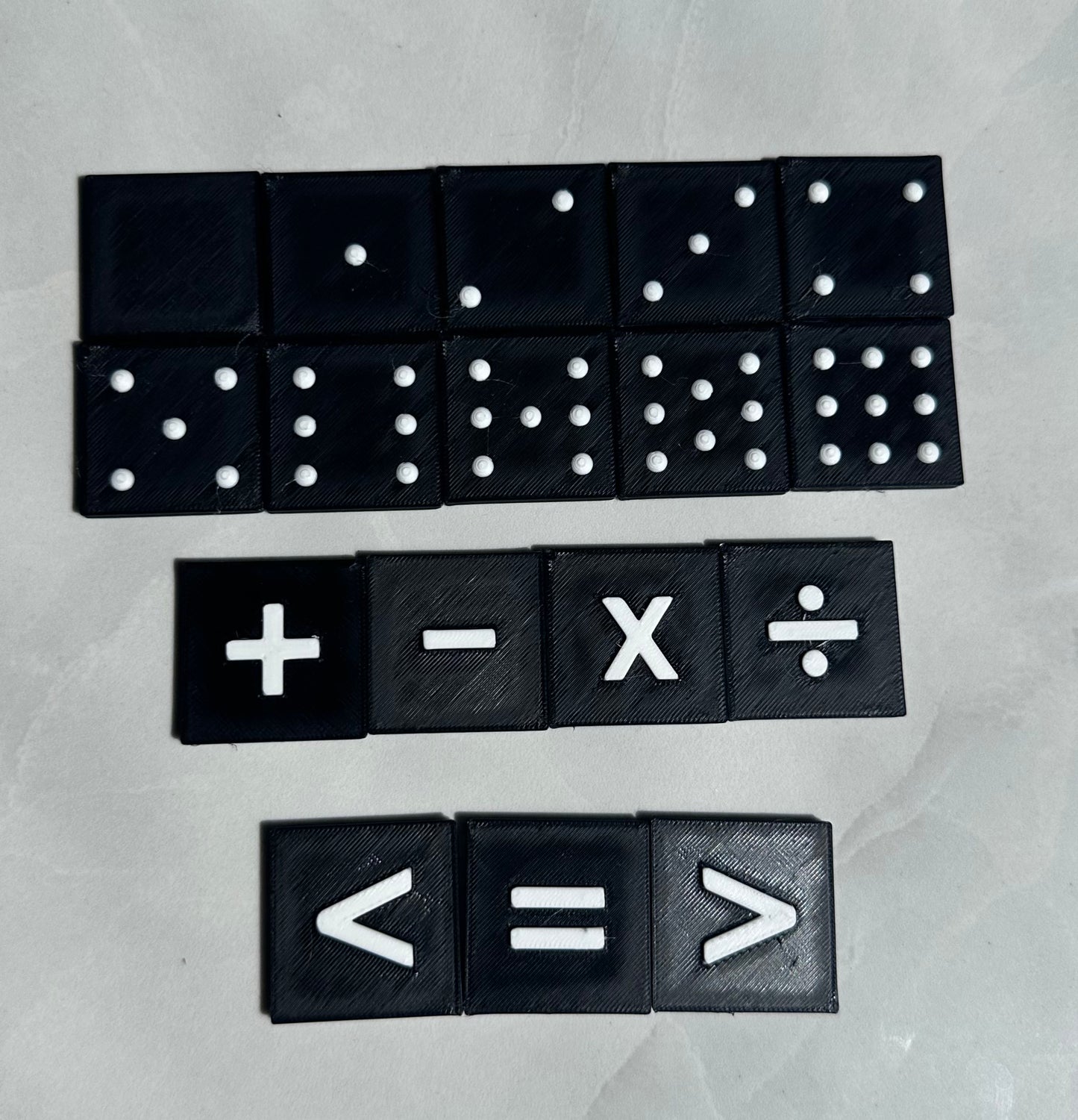 Tuiles de mathématiques sensorielles à double face | Outils de mathématique